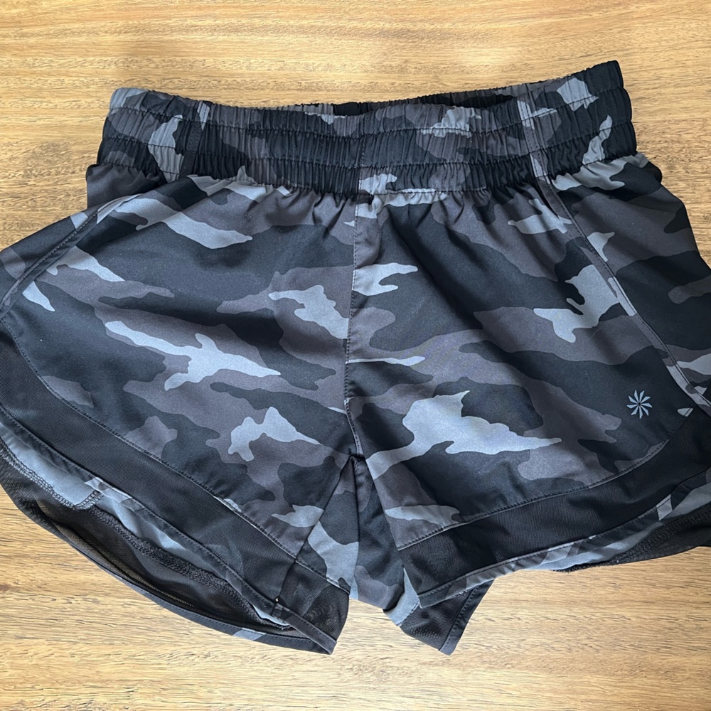Athleta Mesh Racer Run Short 4" - Picture 3 of 4